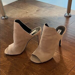 Steve Madden “Sooki” Women's Cream Peep Toe Mules